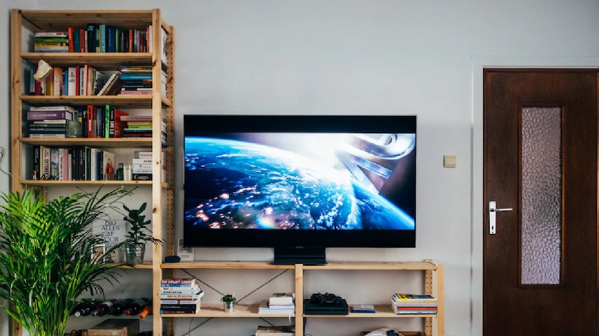 tv led unsplashitg 1735291878459.jpg